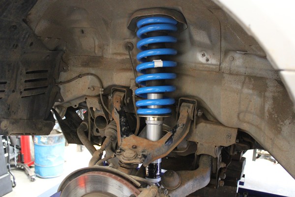 Mitsubishi-Pajero-after-suspension-upgrade-upper-control-arm.jpg